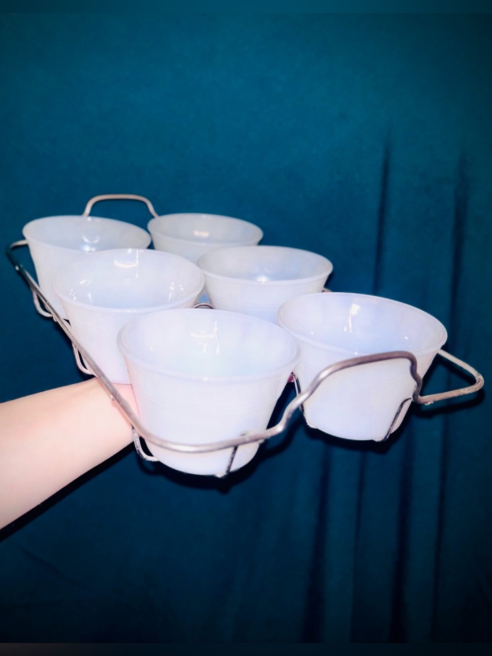Vtg 1960s Set of (6) Dynaware Milk Glass Custard Cups & Wire Baking Rack Holder